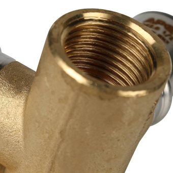 STOUT Тройник настенный с креплением 1/2"х20 для металлопластиковых труб прессовой