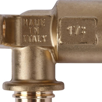 STOUT Угольник настенный с длинным нарезным патрубком 20-Rp 1/2"