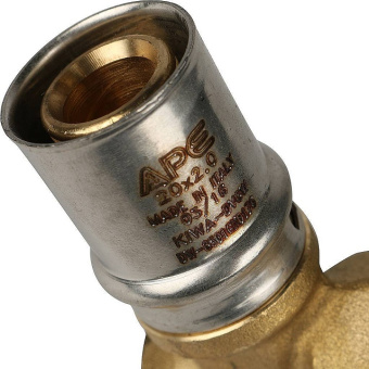 STOUT Угольник настенный с креплением короткий 1/2"х20 для металлопластиковых труб прессовой