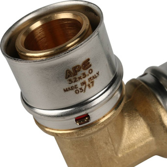 STOUT Угольник 90° 32х32 для металлопластиковых труб прессовой